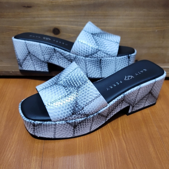 Katy Perry Collections Shoes - Katy Perry The Busy Bee Block Heel Sandals Sz 8.5